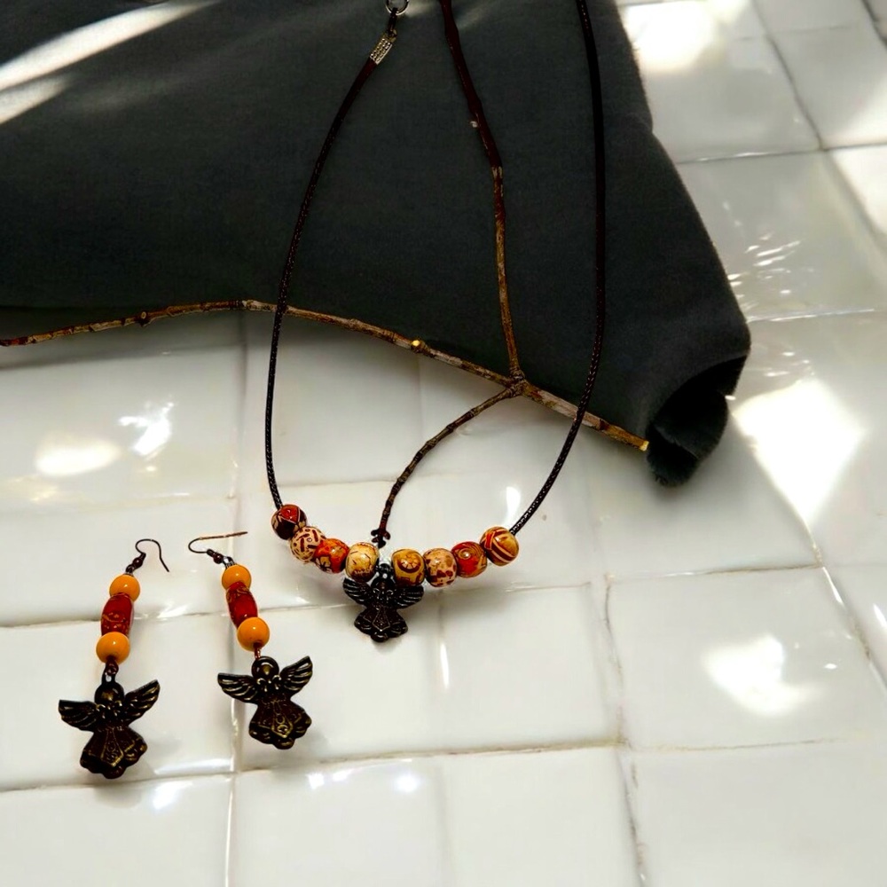 Necklace and earring set